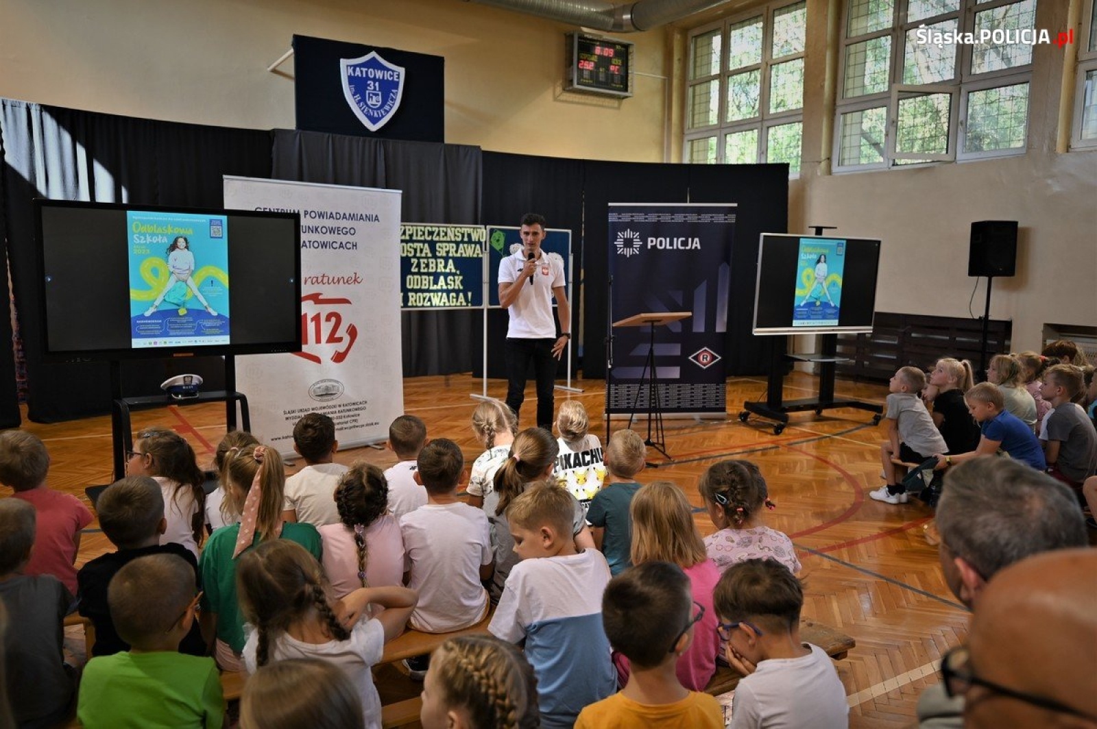 Zdjęcie w galerii na portalu naszwodzislaw.com: Odblaskowa szkoła. Zainaugurowano policyjny konkurs wiadomości z regionu