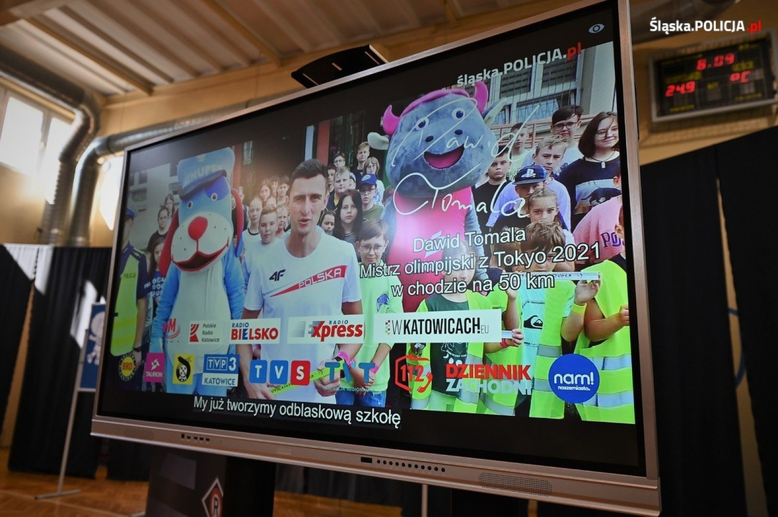 Zdjęcie w galerii na portalu naszwodzislaw.com: Odblaskowa szkoła. Zainaugurowano policyjny konkurs wiadomości z regionu