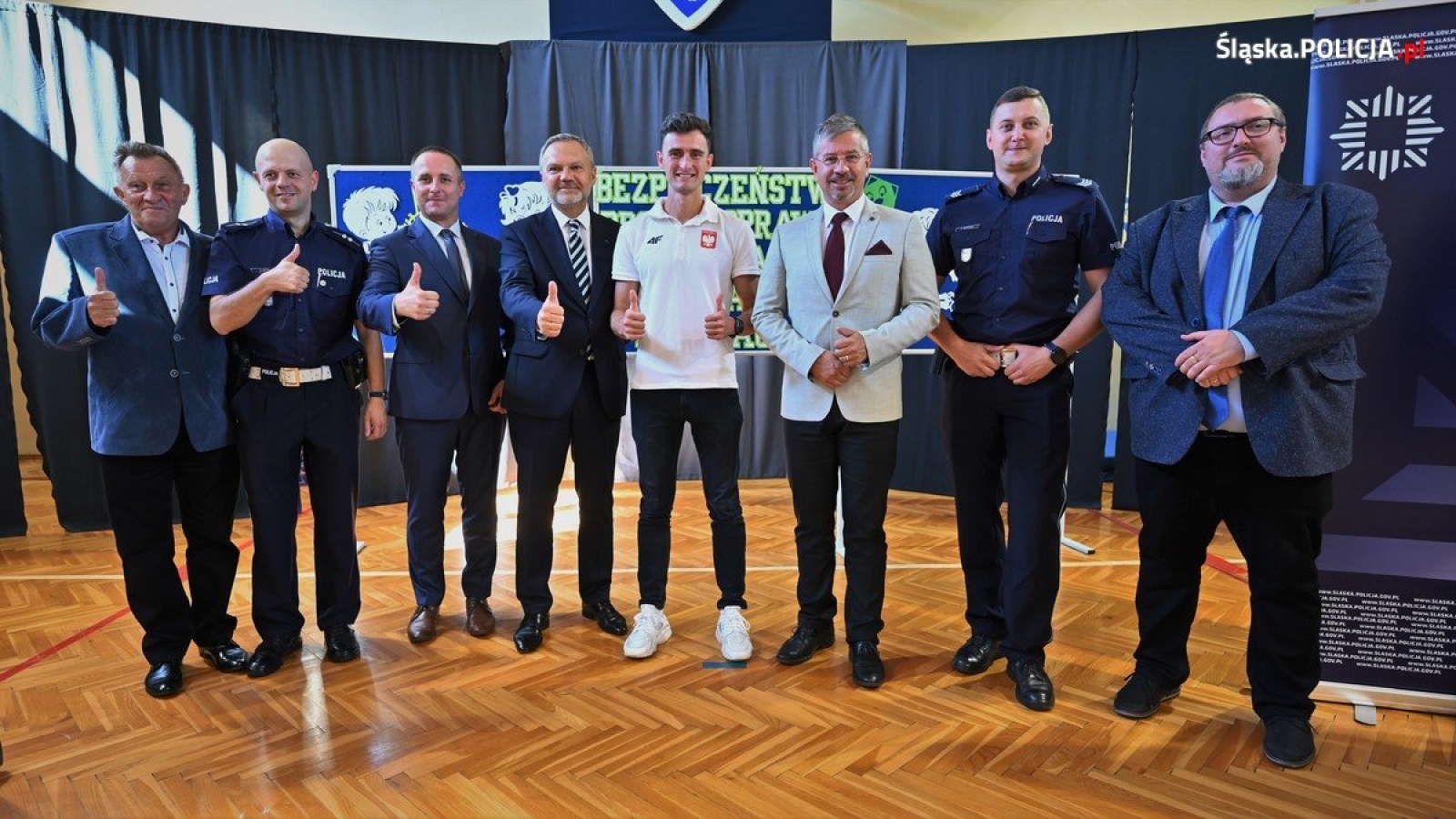 Zdjęcie w galerii na portalu naszwodzislaw.com: Odblaskowa szkoła. Zainaugurowano policyjny konkurs wiadomości z regionu