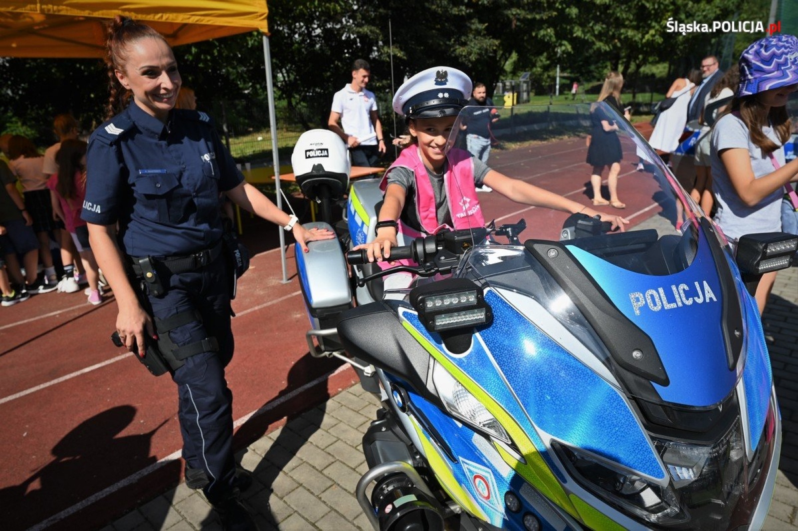 Zdjęcie w galerii na portalu naszwodzislaw.com: Odblaskowa szkoła. Zainaugurowano policyjny konkurs wiadomości z regionu