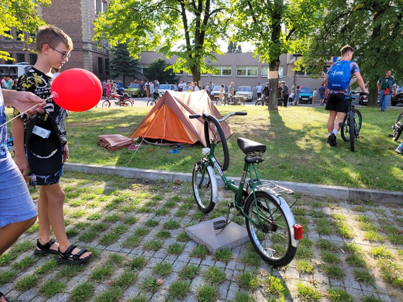 Zdjęcie w galerii na portalu naszwodzislaw.com: Klimat PRL zawładnął dzielnicą Wilchwy [FOTO] wiadomości z regionu