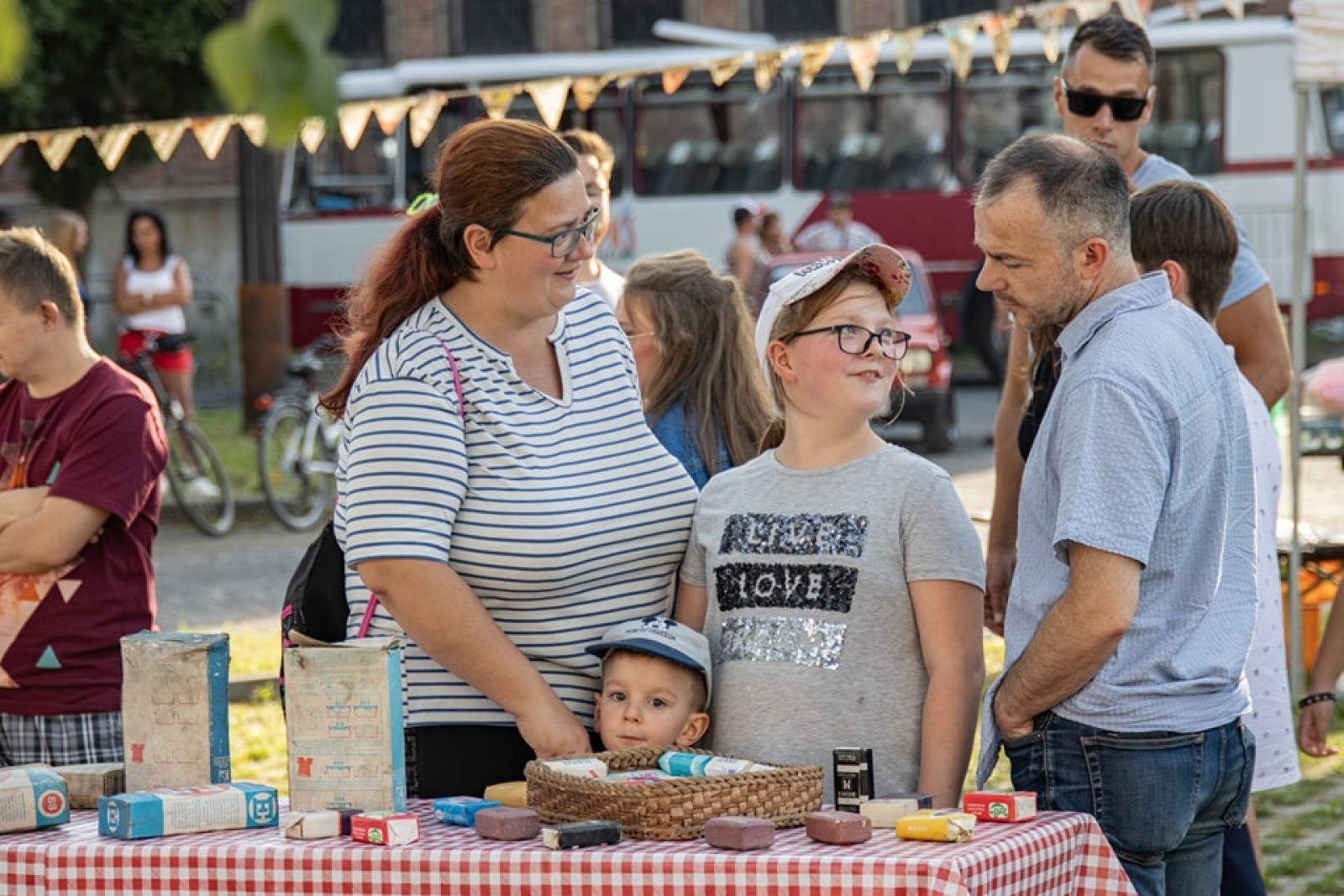 Zdjęcie w galerii na portalu naszwodzislaw.com: Klimat PRL zawładnął dzielnicą Wilchwy [FOTO] wiadomości z regionu