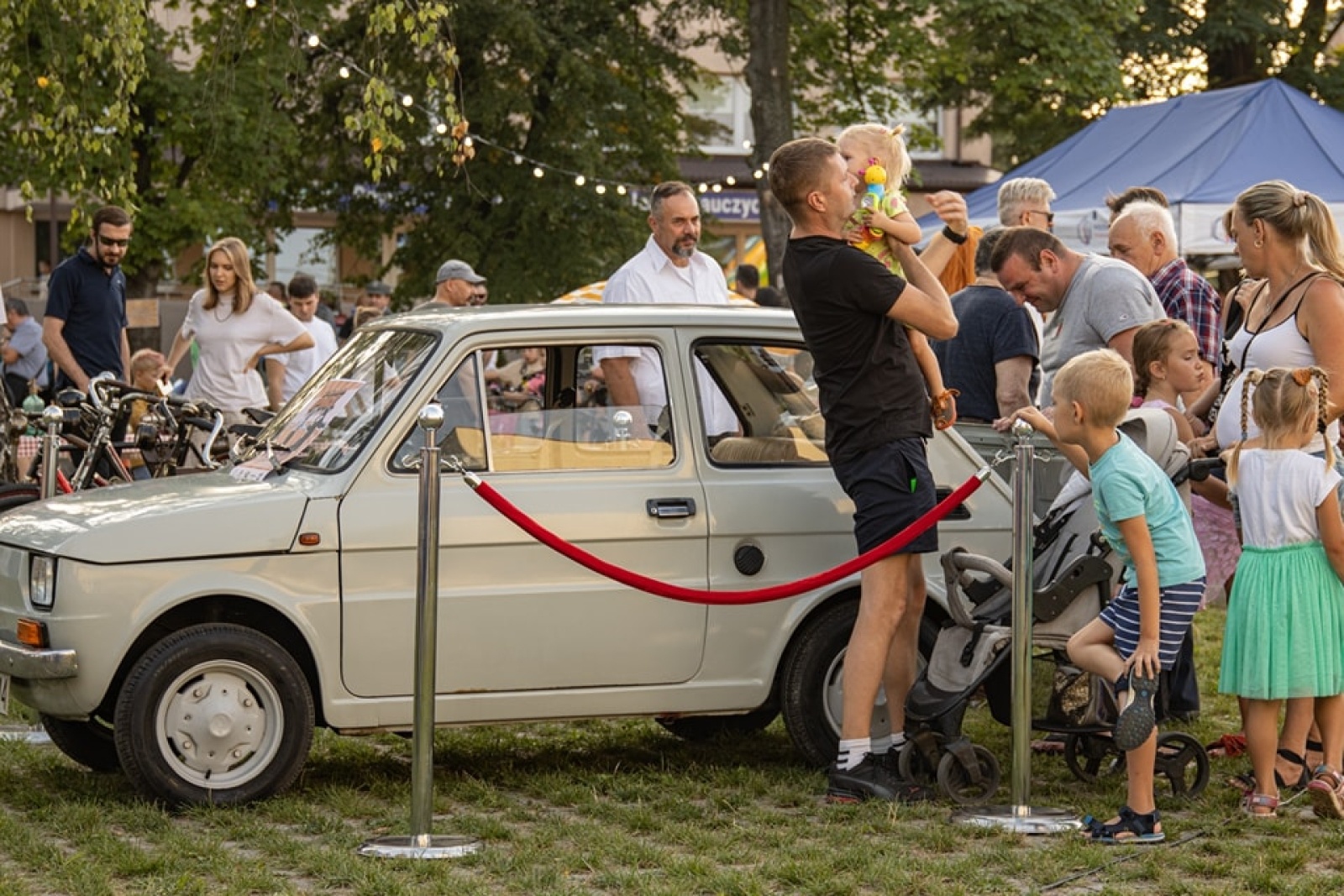 Zdjęcie w galerii na portalu naszwodzislaw.com: Klimat PRL zawładnął dzielnicą Wilchwy [FOTO] wiadomości z regionu