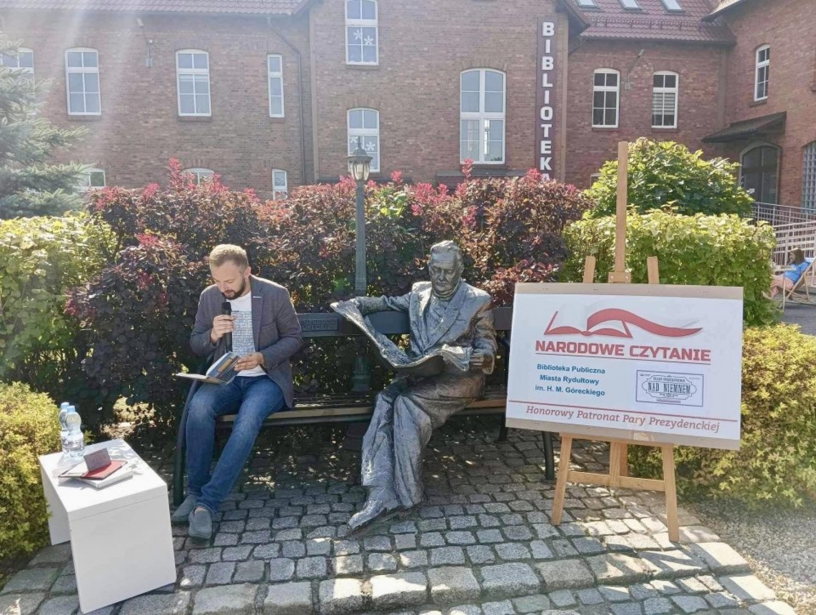 Zdjęcie w galerii na portalu naszwodzislaw.com: Nad Niemnem wybrzmiało przy rydułtowskiej książnicy [FOTO] wiadomości z regionu