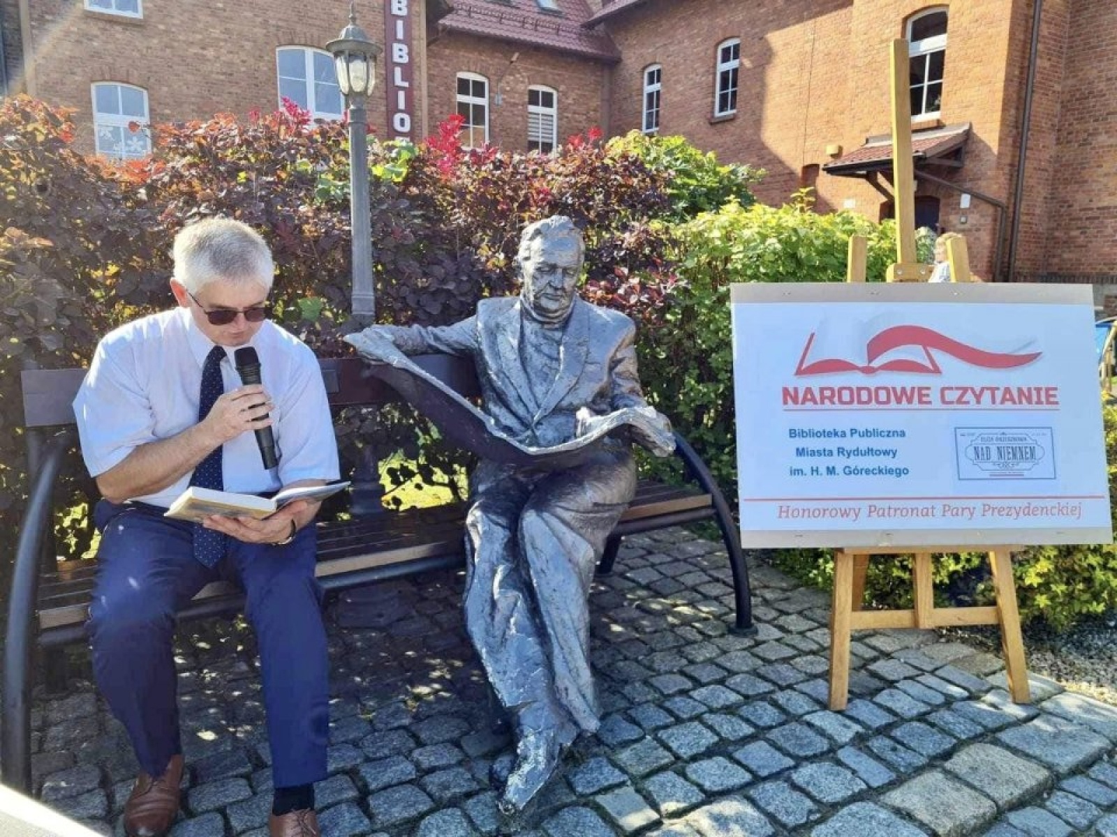 Zdjęcie w galerii na portalu naszwodzislaw.com: Nad Niemnem wybrzmiało przy rydułtowskiej książnicy [FOTO] wiadomości z regionu