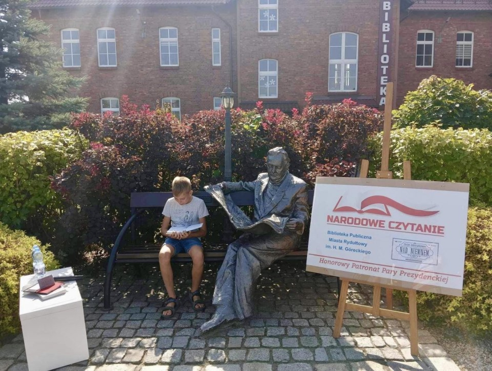 Zdjęcie w galerii na portalu naszwodzislaw.com: Nad Niemnem wybrzmiało przy rydułtowskiej książnicy [FOTO] wiadomości z regionu