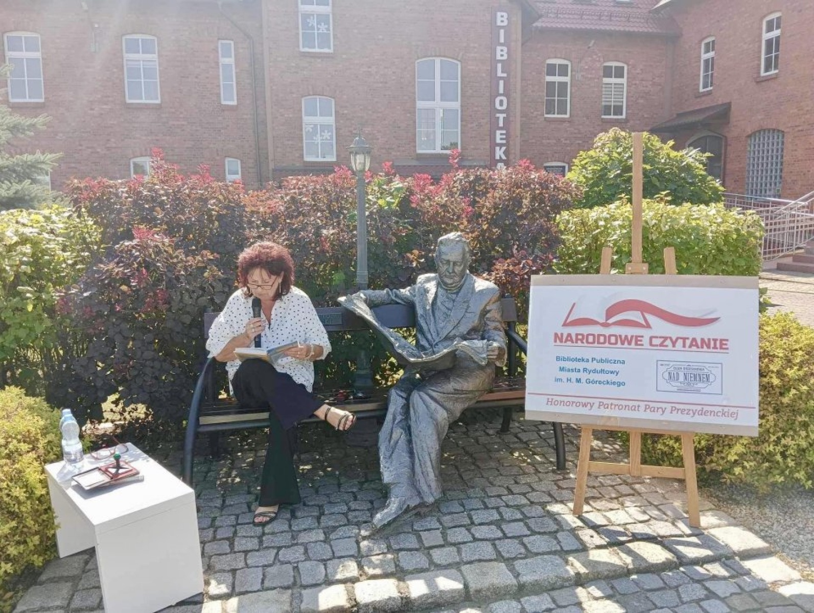 Zdjęcie w galerii na portalu naszwodzislaw.com: Nad Niemnem wybrzmiało przy rydułtowskiej książnicy [FOTO] wiadomości z regionu