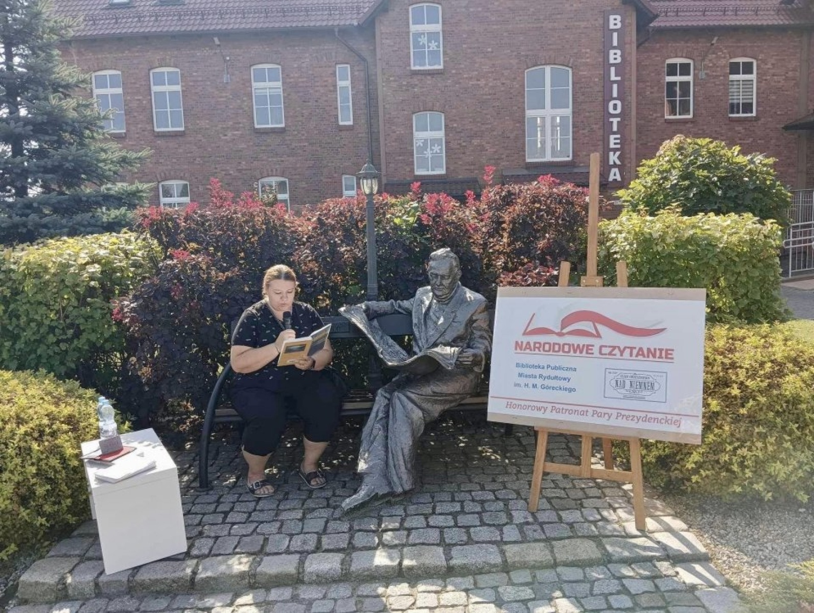 Zdjęcie w galerii na portalu naszwodzislaw.com: Nad Niemnem wybrzmiało przy rydułtowskiej książnicy [FOTO] wiadomości z regionu