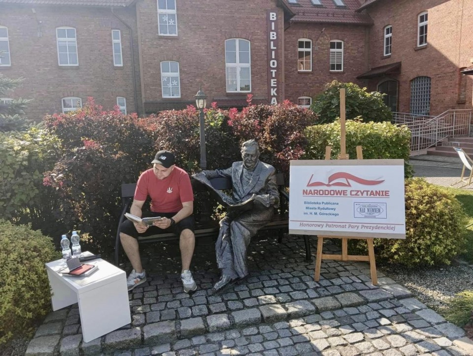 Zdjęcie w galerii na portalu naszwodzislaw.com: Nad Niemnem wybrzmiało przy rydułtowskiej książnicy [FOTO] wiadomości z regionu