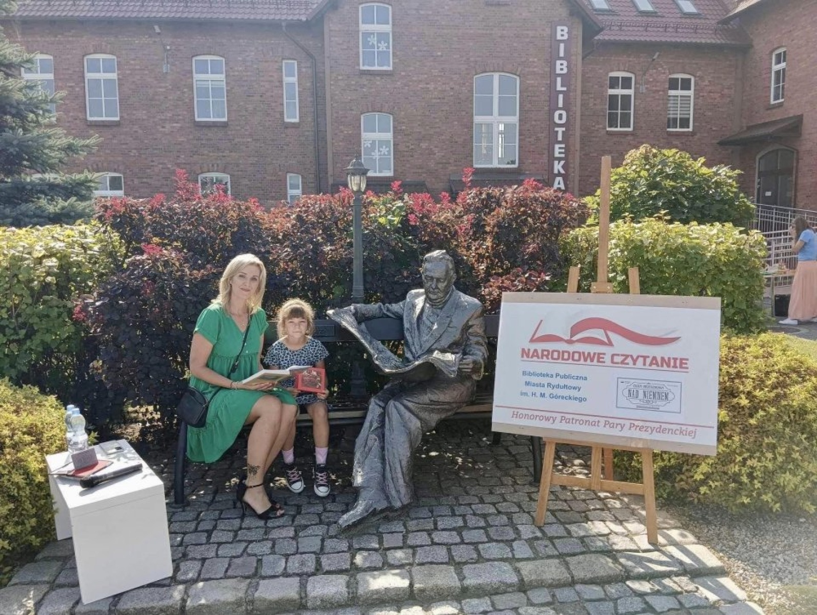 Zdjęcie w galerii na portalu naszwodzislaw.com: Nad Niemnem wybrzmiało przy rydułtowskiej książnicy [FOTO] wiadomości z regionu