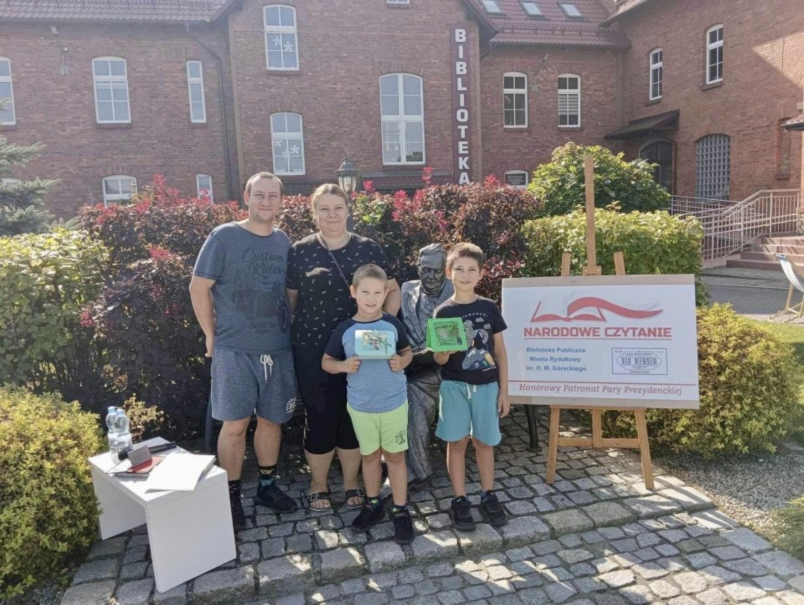 Zdjęcie w galerii na portalu naszwodzislaw.com: Nad Niemnem wybrzmiało przy rydułtowskiej książnicy [FOTO] wiadomości z regionu