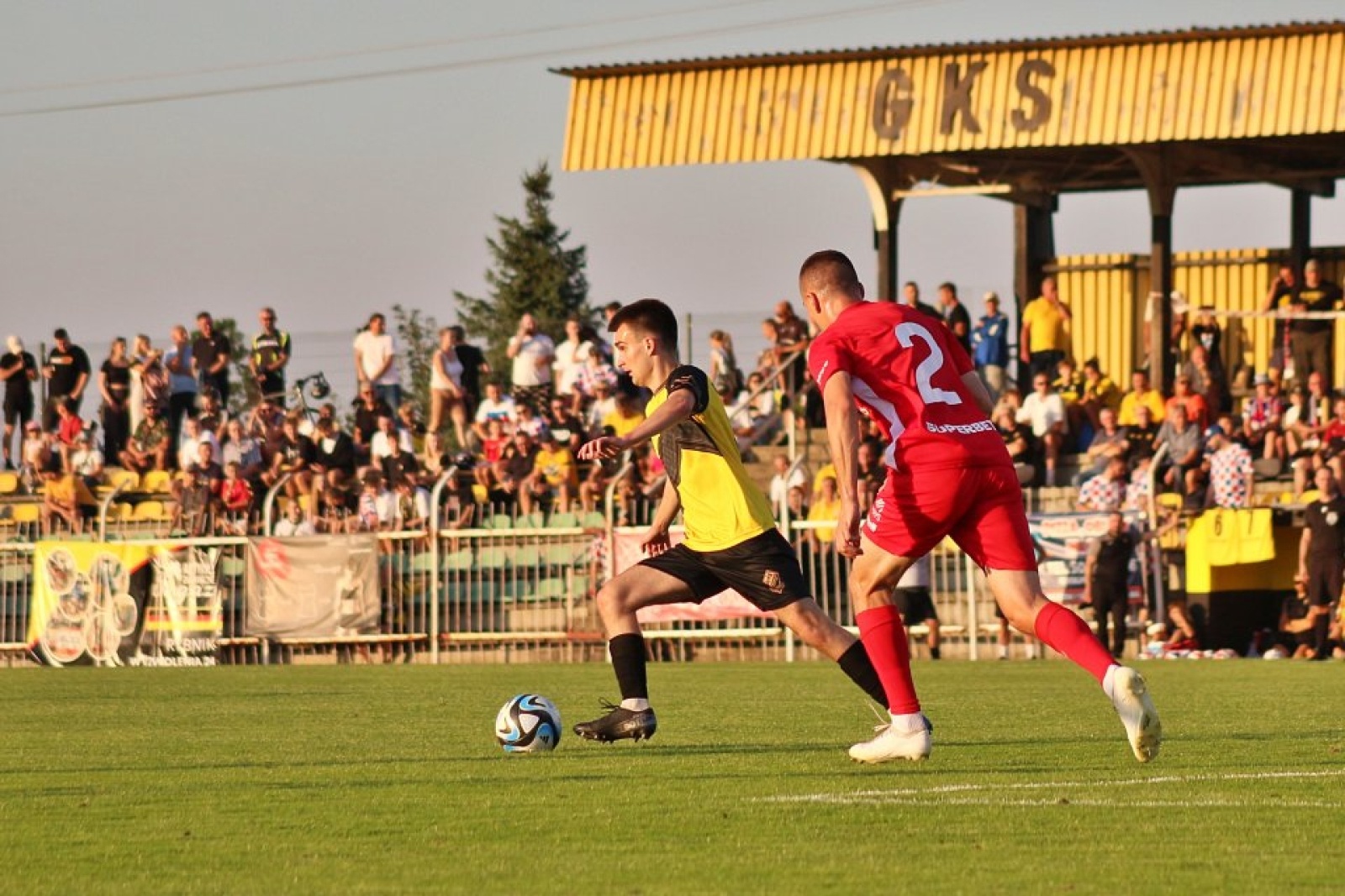 Zdjęcie w galerii na portalu naszwodzislaw.com: Naprzód vs Górnik. Mecz na 100-lecie rydułtowskiego klubu [FOTO] wiadomości z regionu