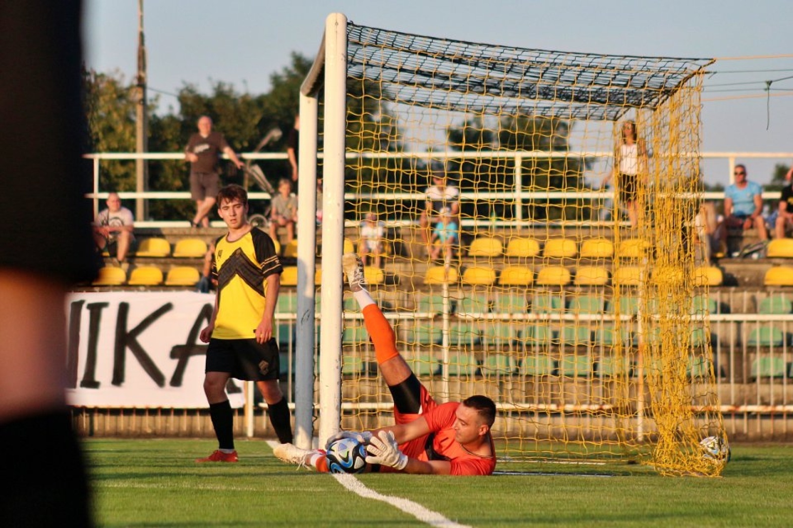 Zdjęcie w galerii na portalu naszwodzislaw.com: Naprzód vs Górnik. Mecz na 100-lecie rydułtowskiego klubu [FOTO] wiadomości z regionu