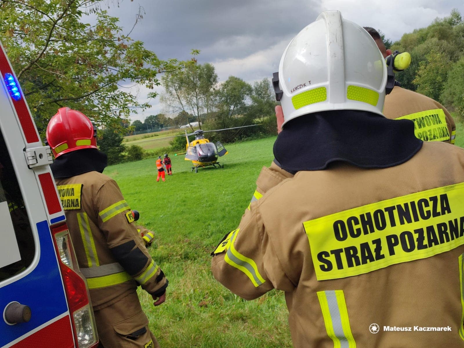 Zdjęcie w galerii na portalu naszwodzislaw.com: Pożar stolarni w Gorzycach. W akcji dwa śmigłowce LPR i dziesięć zastępów strażackich wiadomości z regionu