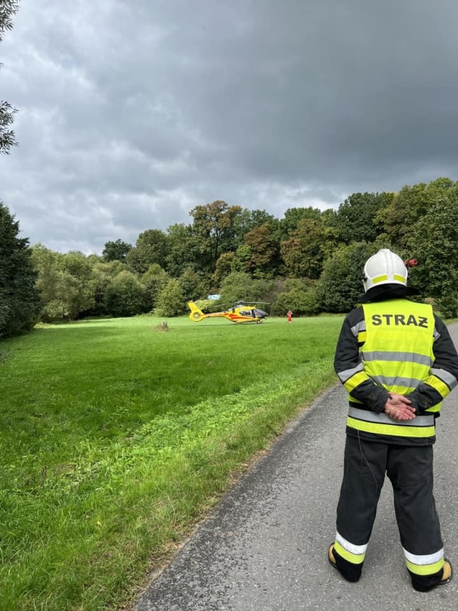 Zdjęcie w galerii na portalu naszwodzislaw.com: Pożar stolarni w Gorzycach. W akcji dwa śmigłowce LPR i dziesięć zastępów strażackich wiadomości z regionu