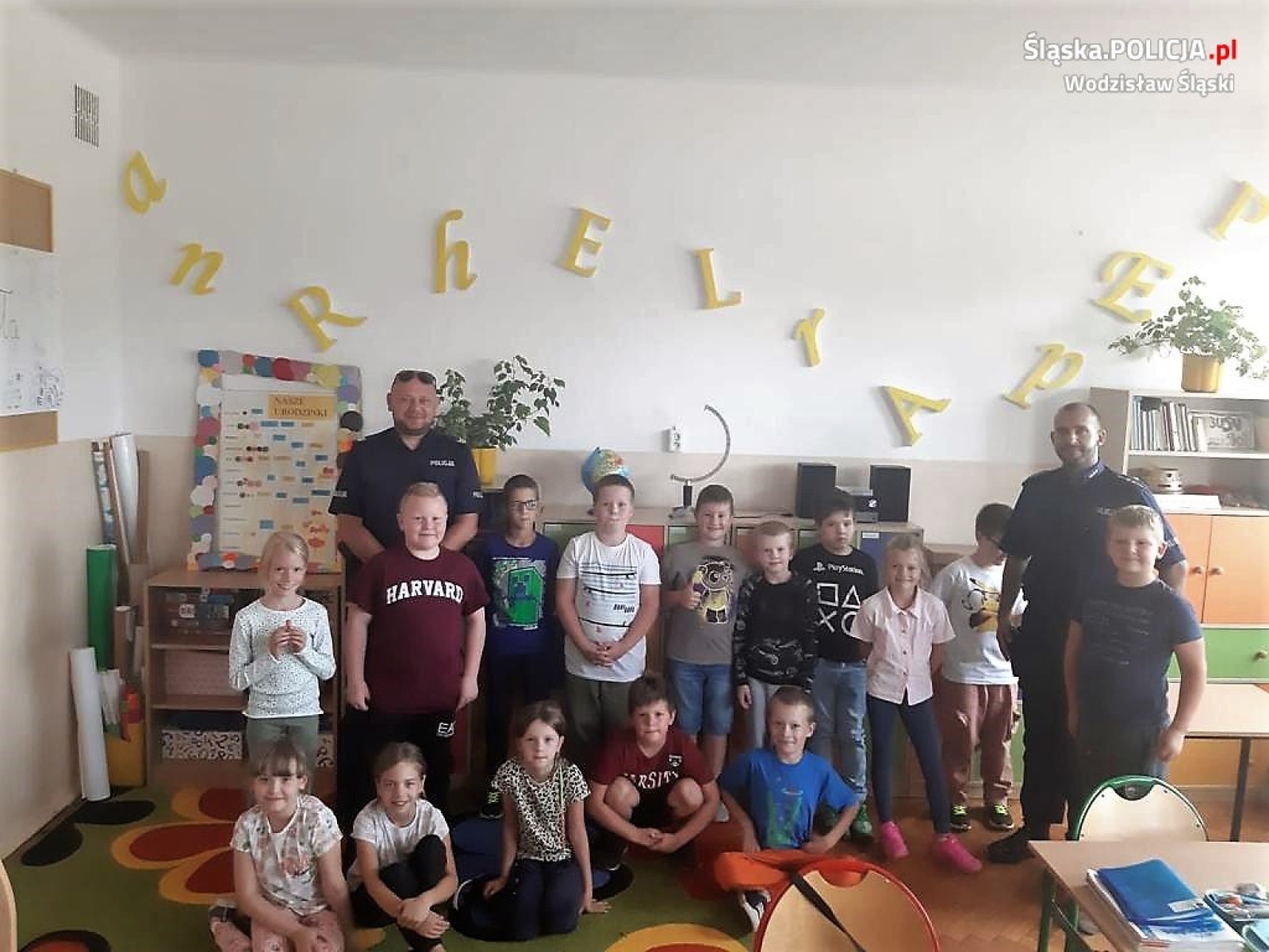 Zdjęcie w galerii na portalu naszwodzislaw.com: Uczniowie z SP4 trenowali z dzielnicowymi. Wszystko dla bezpieczeństwa wiadomości z regionu