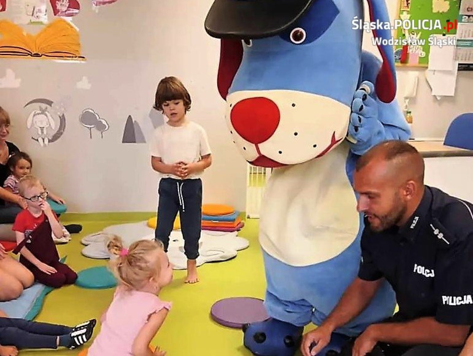 Zdjęcie w galerii na portalu naszwodzislaw.com: Dzień przedszkolaka z wodzisławskimi dzielnicowymi wiadomości z regionu