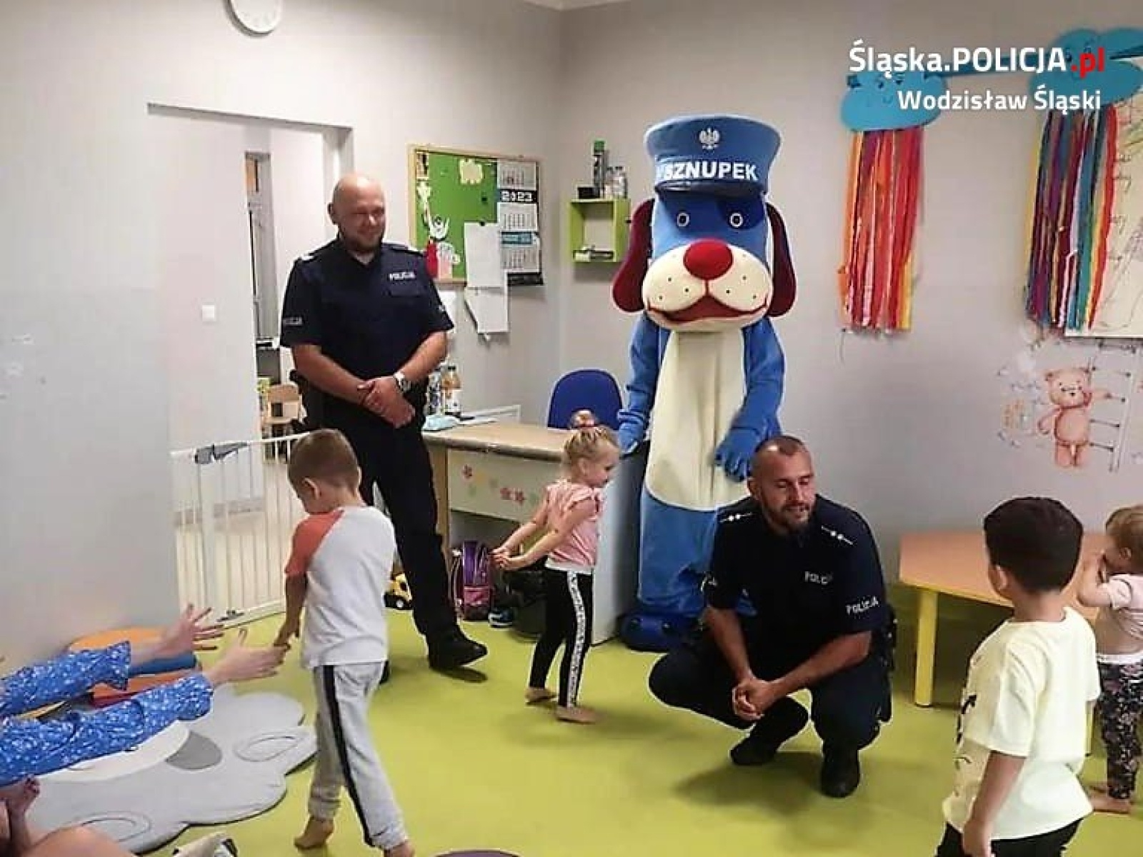 Zdjęcie w galerii na portalu naszwodzislaw.com: Dzień przedszkolaka z wodzisławskimi dzielnicowymi wiadomości z regionu
