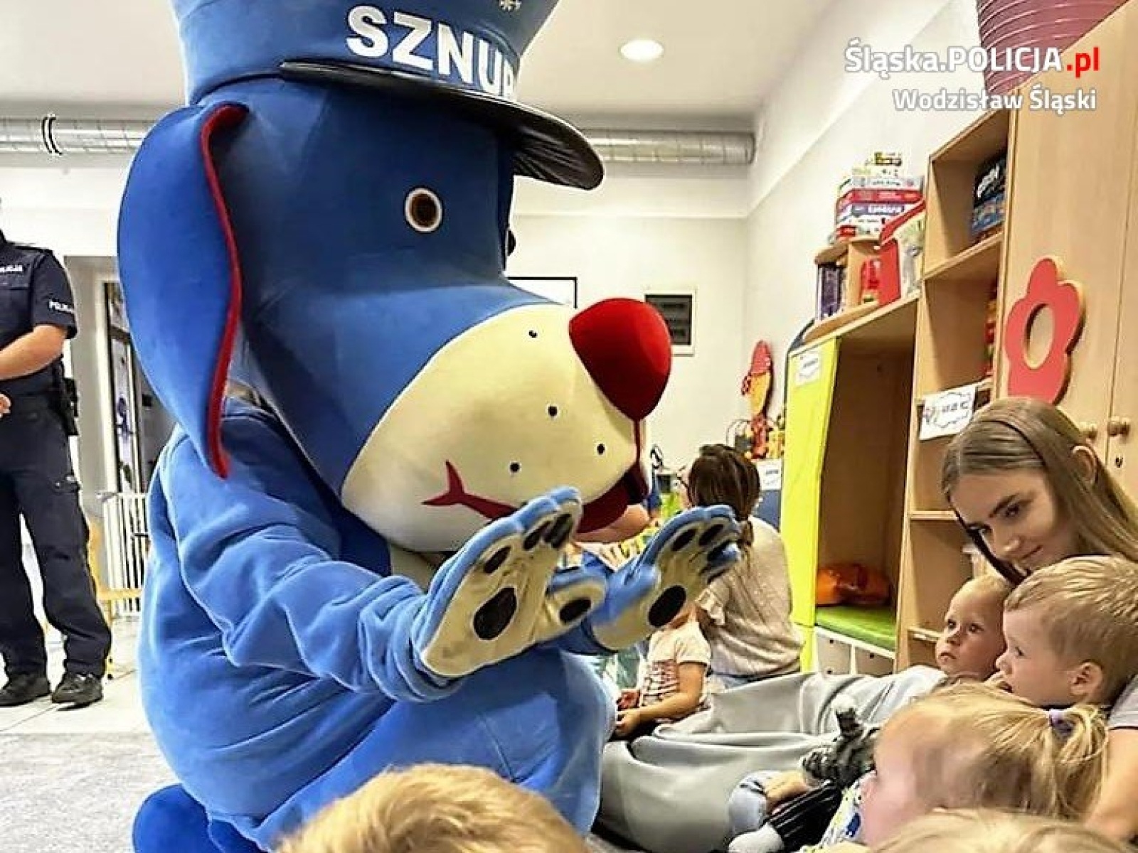 Zdjęcie w galerii na portalu naszwodzislaw.com: Dzień przedszkolaka z wodzisławskimi dzielnicowymi wiadomości z regionu