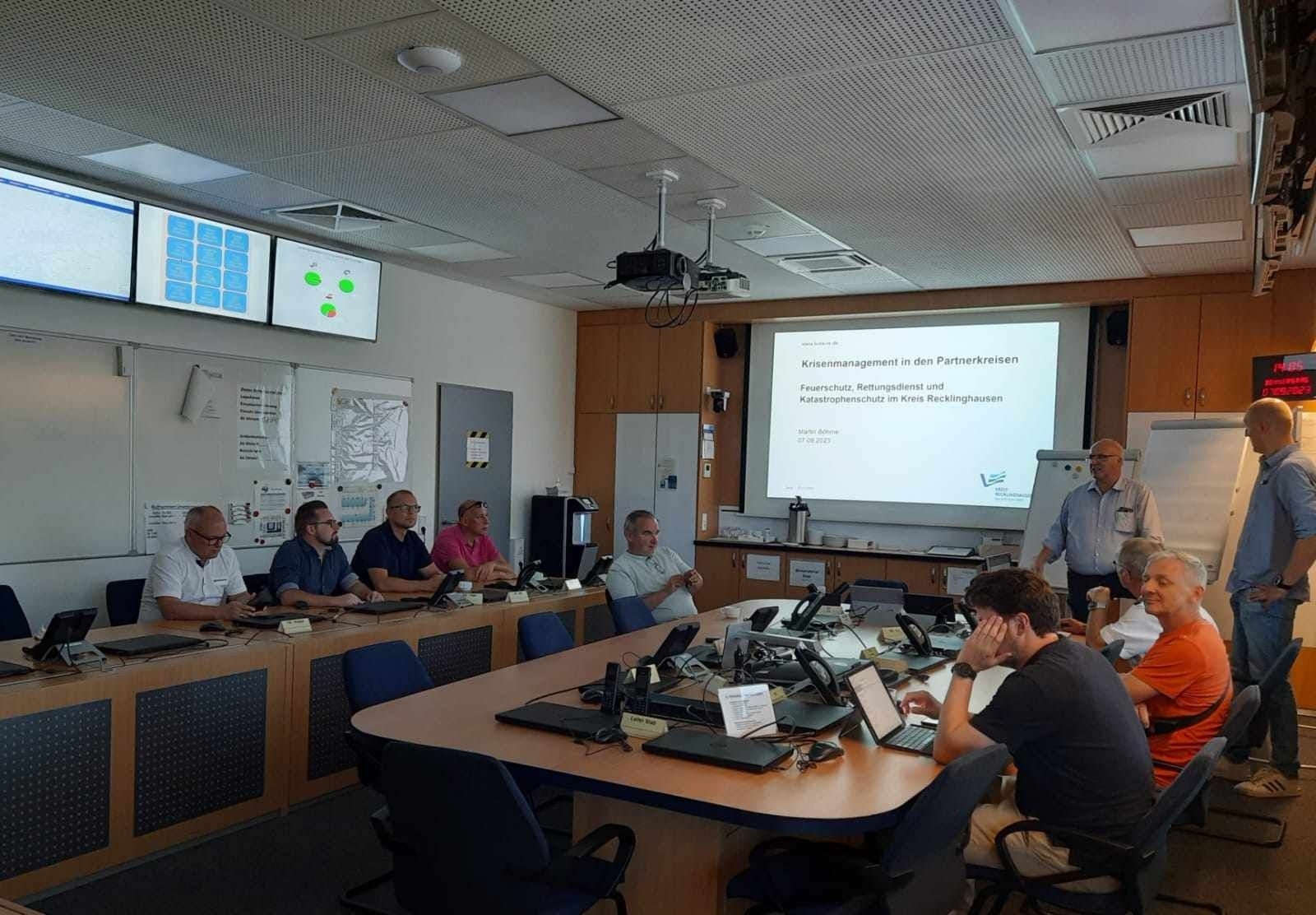 Zdjęcie w galerii na portalu naszwodzislaw.com: Zarządzanie kryzysowe po raz drugi tematem współpracy samorządów [FOTO] wiadomości z regionu