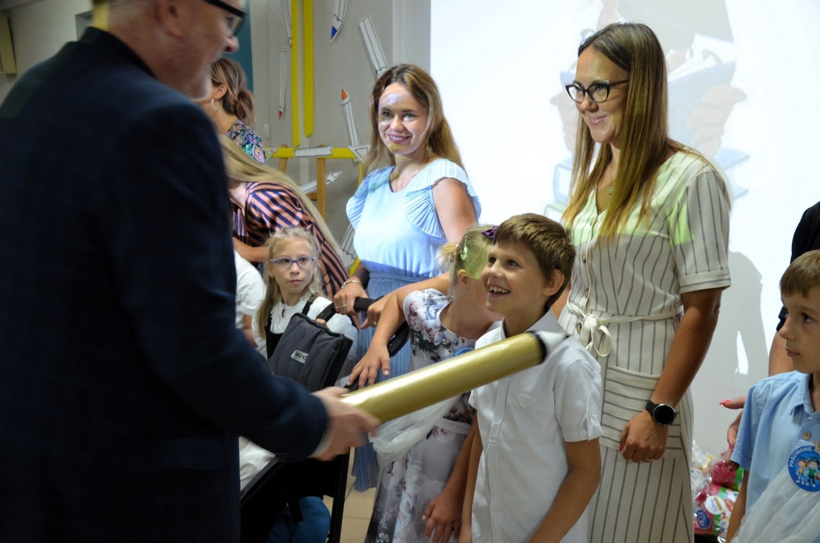 Zdjęcie w galerii na portalu naszwodzislaw.com: Rogi obfitości trafiły do pierwszoklasistów [FOTO] wiadomości z regionu