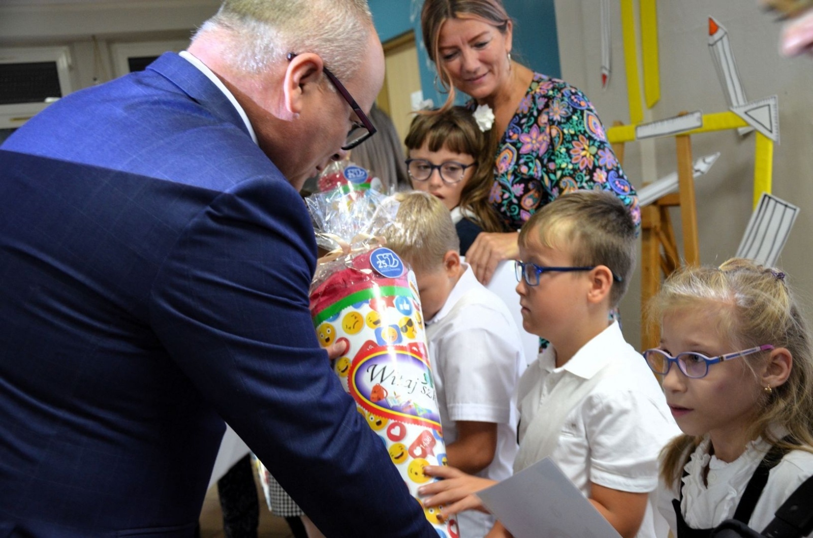 Zdjęcie w galerii na portalu naszwodzislaw.com: Rogi obfitości trafiły do pierwszoklasistów [FOTO] wiadomości z regionu