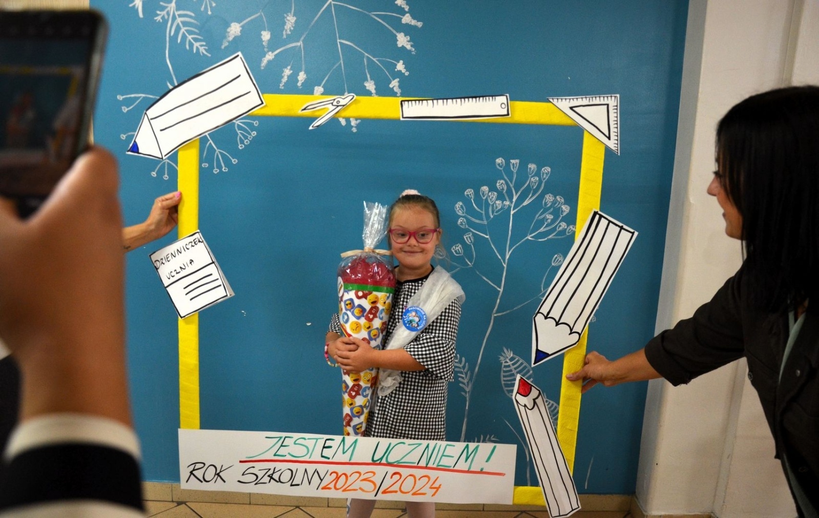 Zdjęcie w galerii na portalu naszwodzislaw.com: Rogi obfitości trafiły do pierwszoklasistów [FOTO] wiadomości z regionu