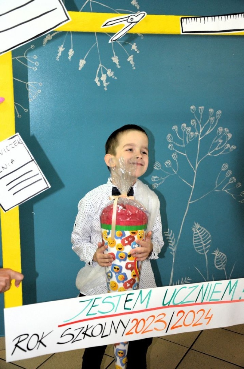 Zdjęcie w galerii na portalu naszwodzislaw.com: Rogi obfitości trafiły do pierwszoklasistów [FOTO] wiadomości z regionu