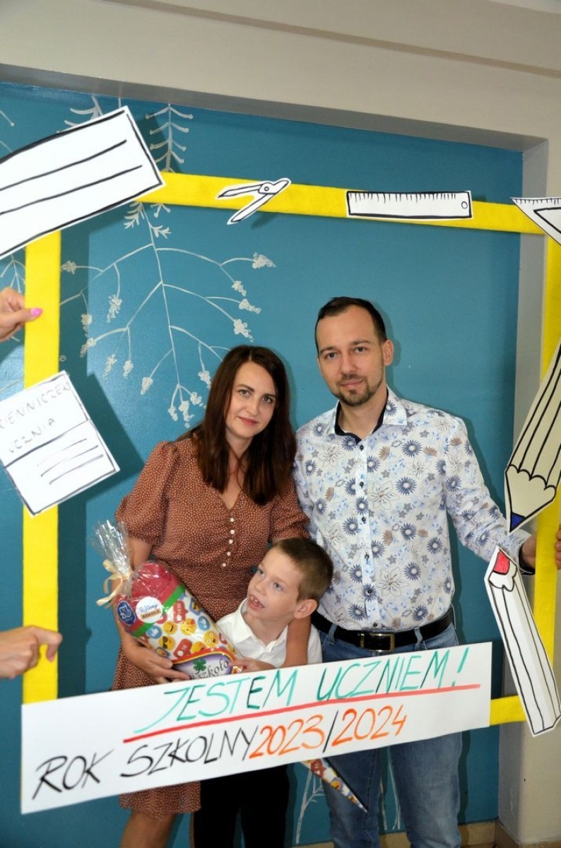 Zdjęcie w galerii na portalu naszwodzislaw.com: Rogi obfitości trafiły do pierwszoklasistów [FOTO] wiadomości z regionu