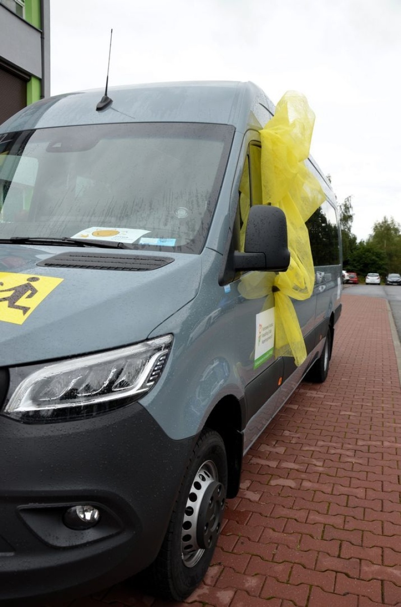 Zdjęcie w galerii na portalu naszwodzislaw.com: Nowy autobus do przewozu osób z niepełnosprawnościami w wodzisławskim ZPSWR wiadomości z regionu