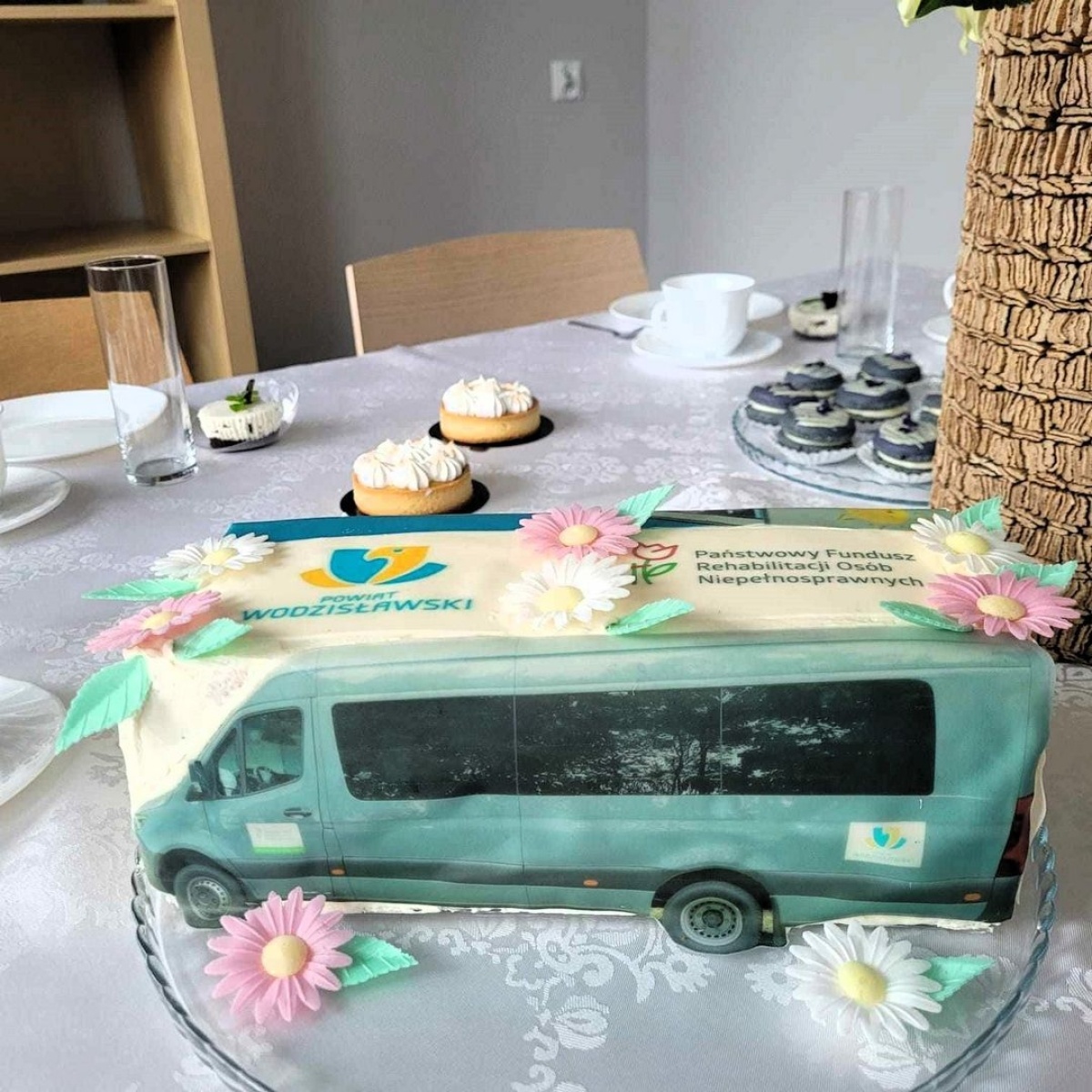 Zdjęcie w galerii na portalu naszwodzislaw.com: Nowy autobus do przewozu osób z niepełnosprawnościami w wodzisławskim ZPSWR wiadomości z regionu