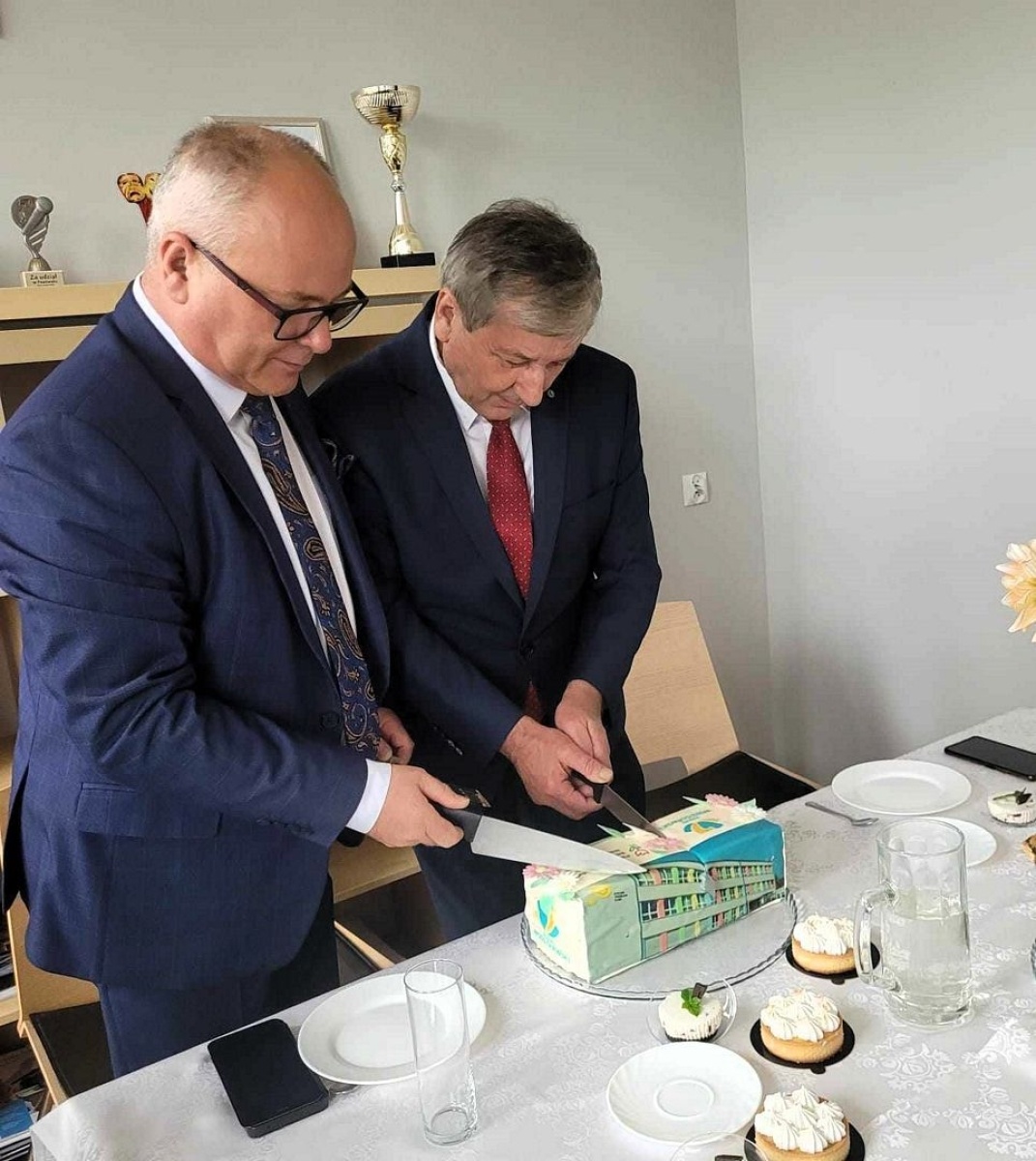 Zdjęcie w galerii na portalu naszwodzislaw.com: Nowy autobus do przewozu osób z niepełnosprawnościami w wodzisławskim ZPSWR wiadomości z regionu