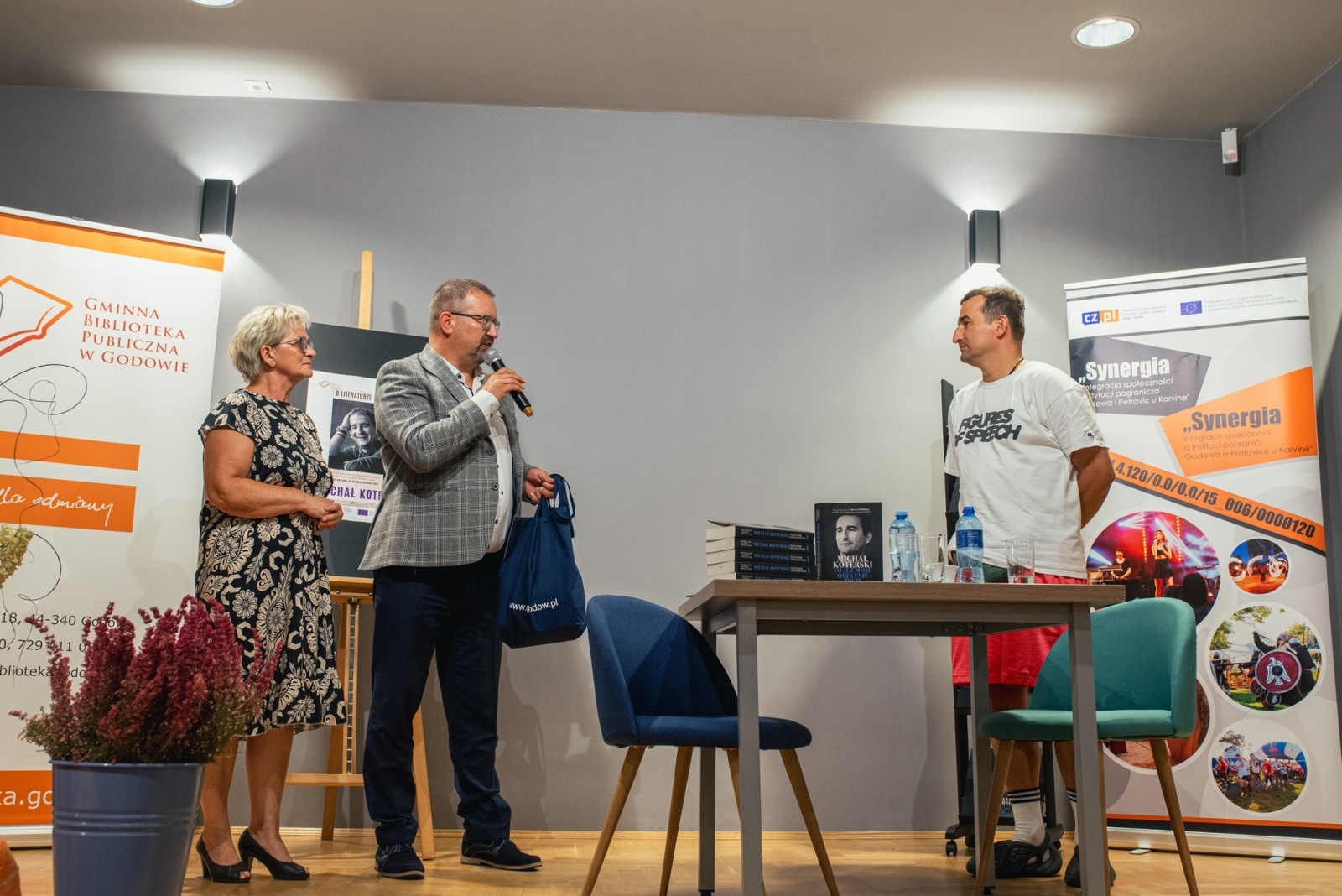 Zdjęcie w galerii na portalu naszwodzislaw.com: Michał Misiek Koterski odwiedził Gminę Godów [FOTO] wiadomości z regionu