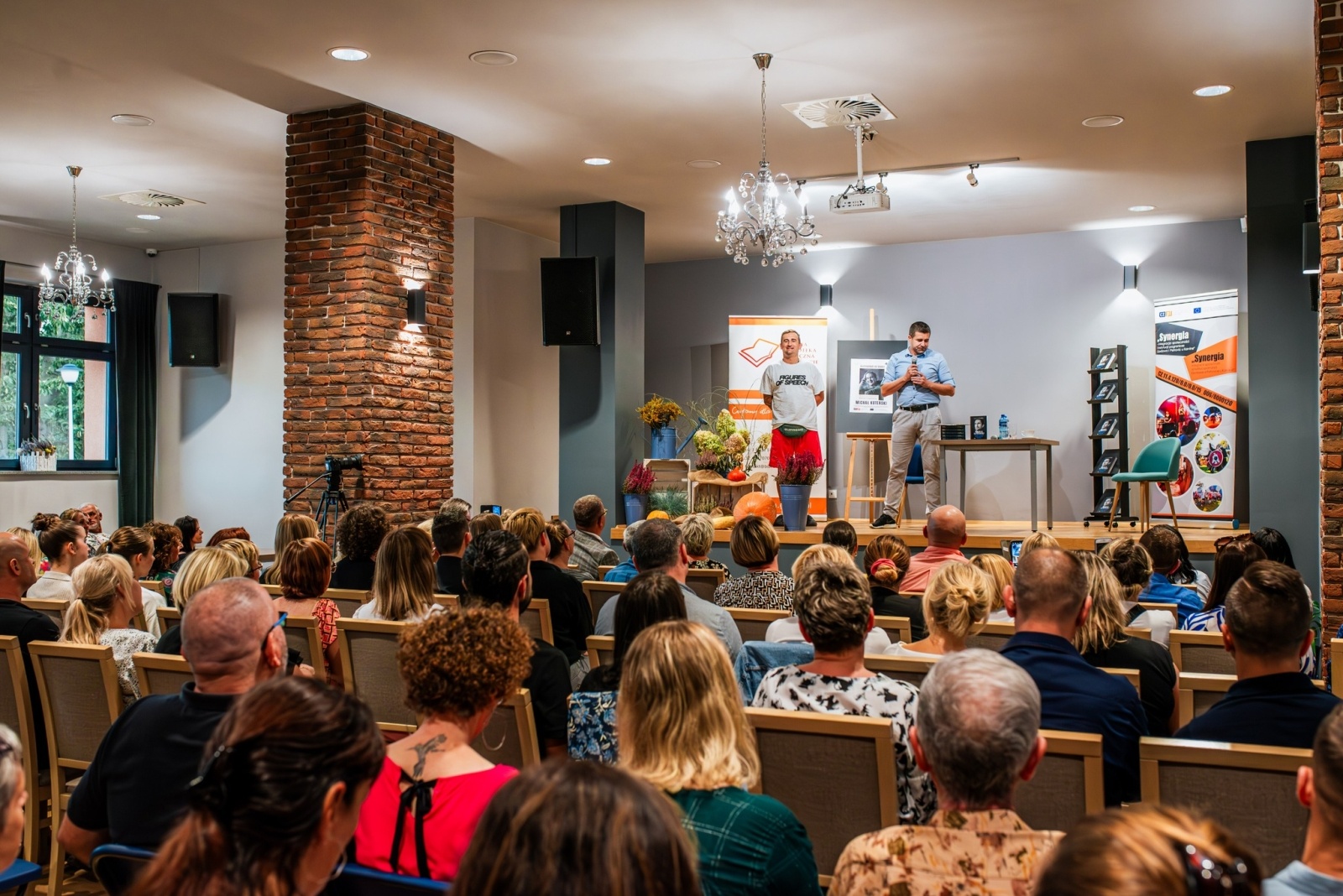 Zdjęcie w galerii na portalu naszwodzislaw.com: Michał Misiek Koterski odwiedził Gminę Godów [FOTO] wiadomości z regionu