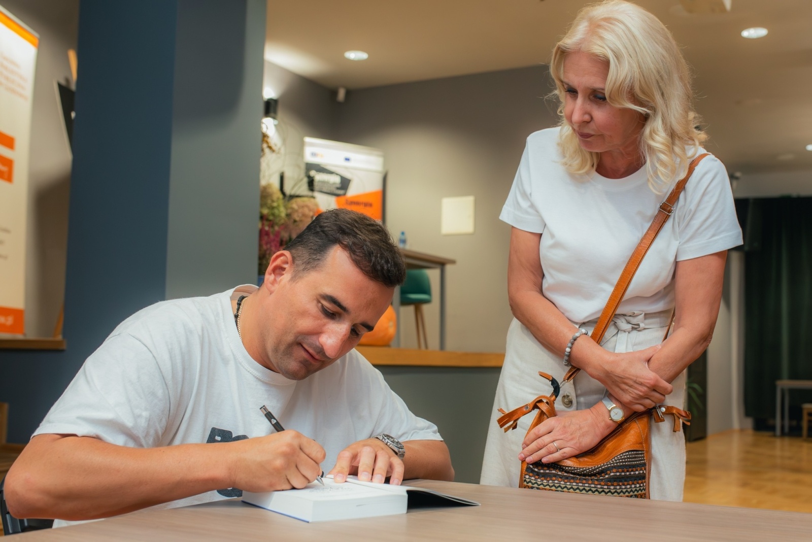 Zdjęcie w galerii na portalu naszwodzislaw.com: Michał Misiek Koterski odwiedził Gminę Godów [FOTO] wiadomości z regionu