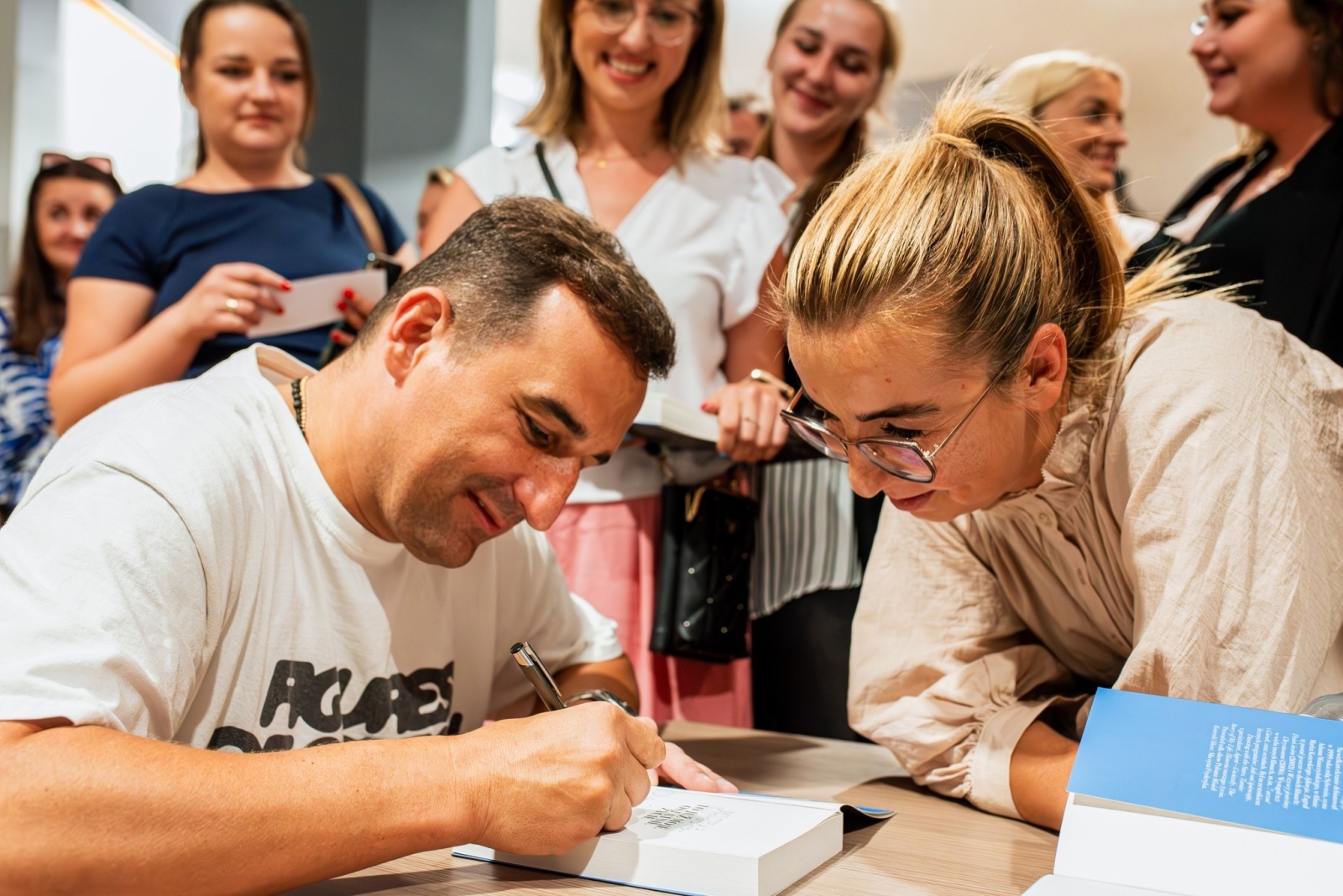 Zdjęcie w galerii na portalu naszwodzislaw.com: Michał Misiek Koterski odwiedził Gminę Godów [FOTO] wiadomości z regionu