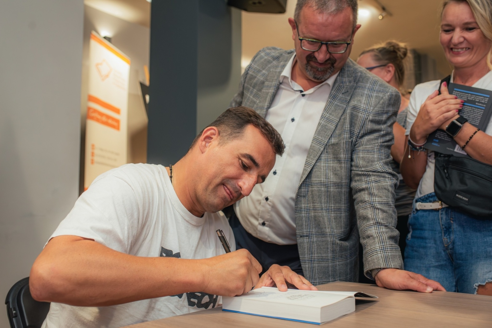 Zdjęcie w galerii na portalu naszwodzislaw.com: Michał Misiek Koterski odwiedził Gminę Godów [FOTO] wiadomości z regionu