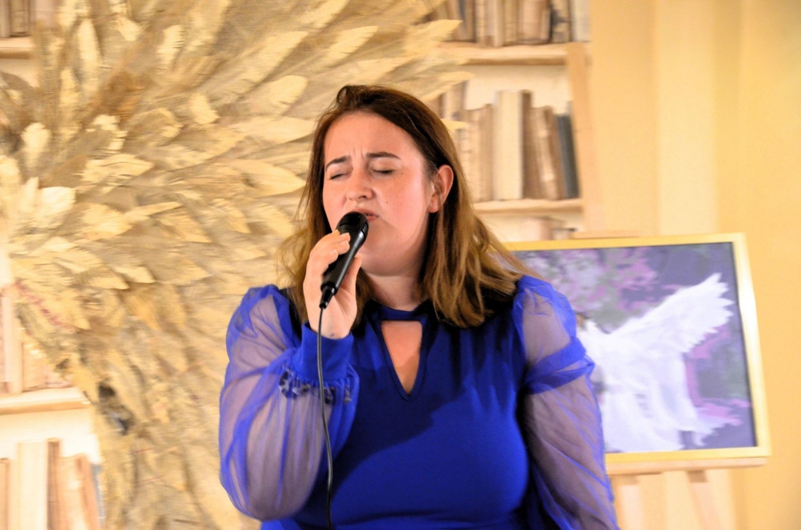 Zdjęcie w galerii na portalu naszwodzislaw.com: Każdy ma swojego anioła. Wystawa w filii wodzisławskiej książnicy [FOTO] wiadomości z regionu