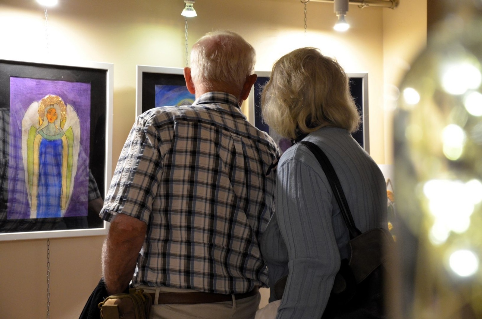 Zdjęcie w galerii na portalu naszwodzislaw.com: Każdy ma swojego anioła. Wystawa w filii wodzisławskiej książnicy [FOTO] wiadomości z regionu