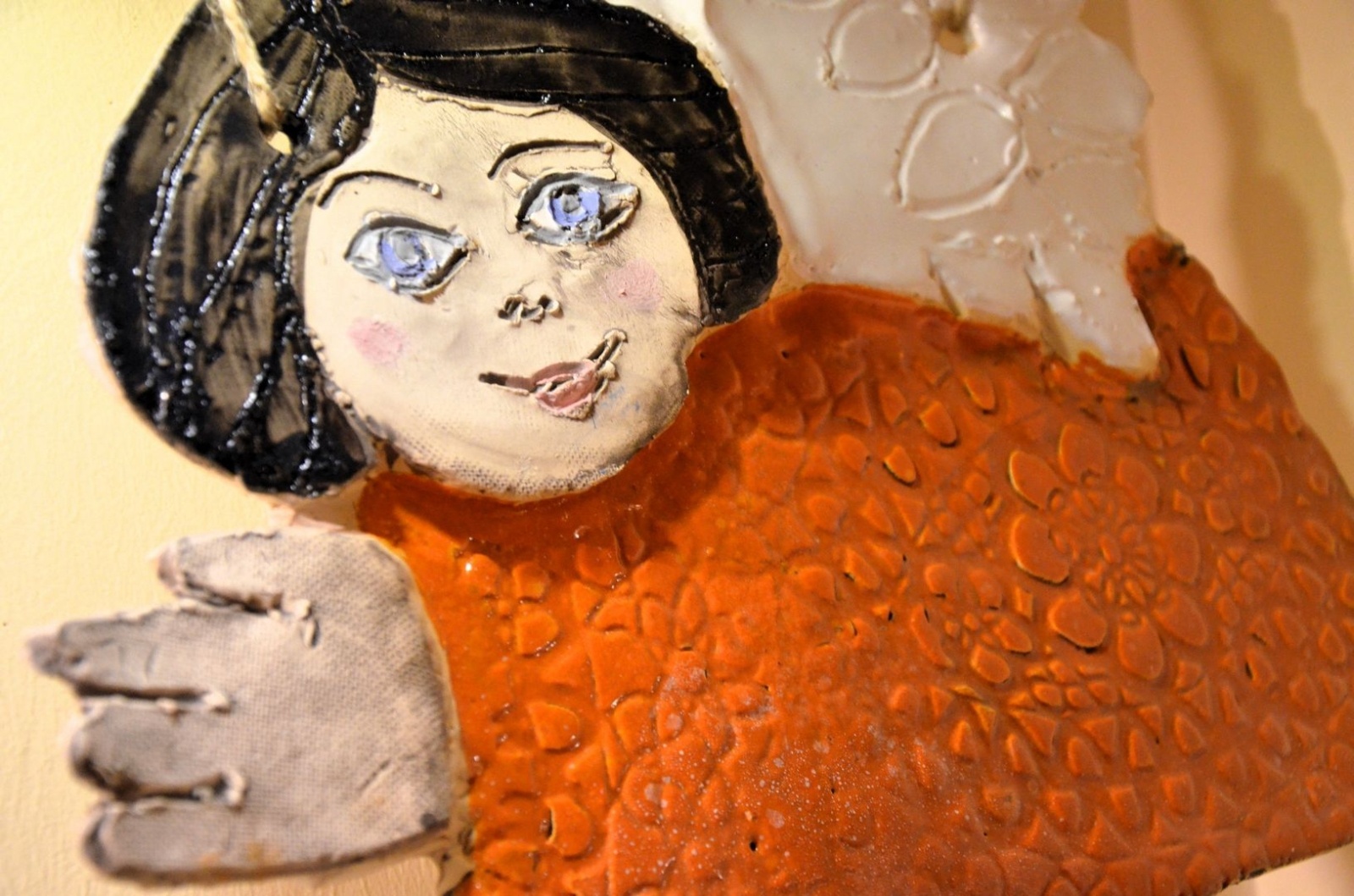 Zdjęcie w galerii na portalu naszwodzislaw.com: Każdy ma swojego anioła. Wystawa w filii wodzisławskiej książnicy [FOTO] wiadomości z regionu