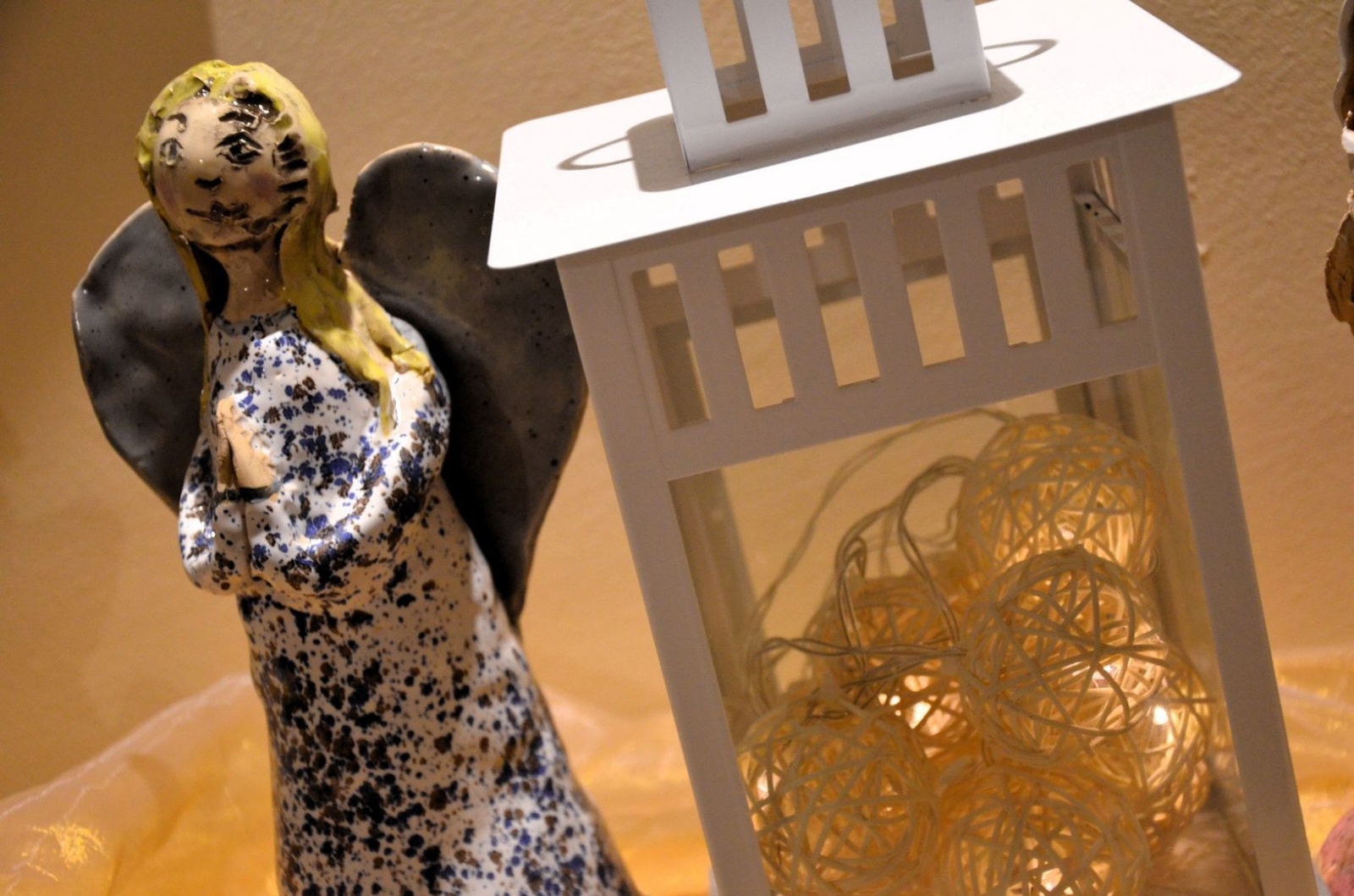 Zdjęcie w galerii na portalu naszwodzislaw.com: Każdy ma swojego anioła. Wystawa w filii wodzisławskiej książnicy [FOTO] wiadomości z regionu