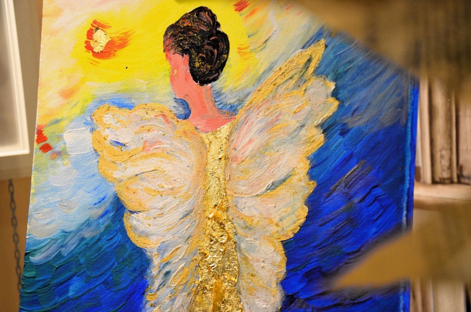 Zdjęcie w galerii na portalu naszwodzislaw.com: Każdy ma swojego anioła. Wystawa w filii wodzisławskiej książnicy [FOTO] wiadomości z regionu