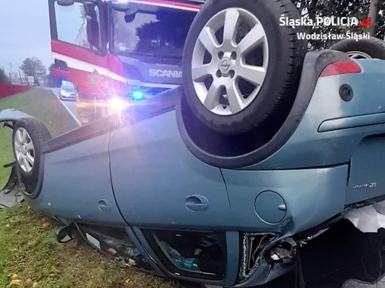 Zdjęcie w galerii na portalu naszwodzislaw.com: Dachowanie na Marklowickiej wiadomości z regionu