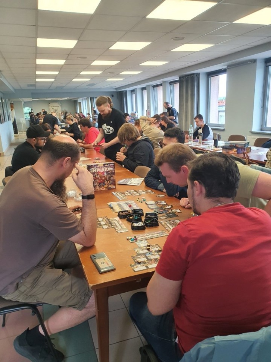 Zdjęcie w galerii na portalu naszwodzislaw.com: W gry planszowe grali i życie ratowali. GRYDcon 2023 przeszedł do historii wiadomości z regionu