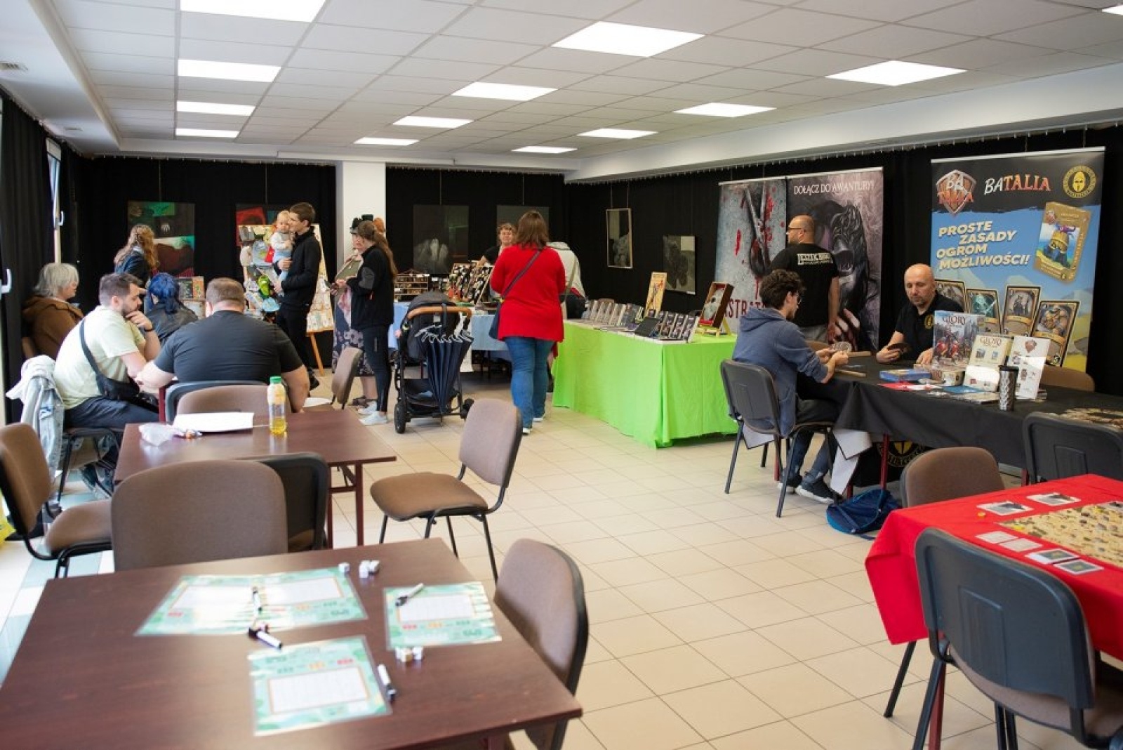 Zdjęcie w galerii na portalu naszwodzislaw.com: W gry planszowe grali i życie ratowali. GRYDcon 2023 przeszedł do historii wiadomości z regionu