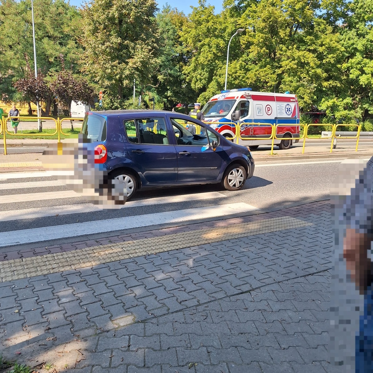 Zdjęcie w galerii na portalu naszwodzislaw.com: Potrącenie na pasach przy Witosa. Sprawczyni to 85-latka wiadomości z regionu