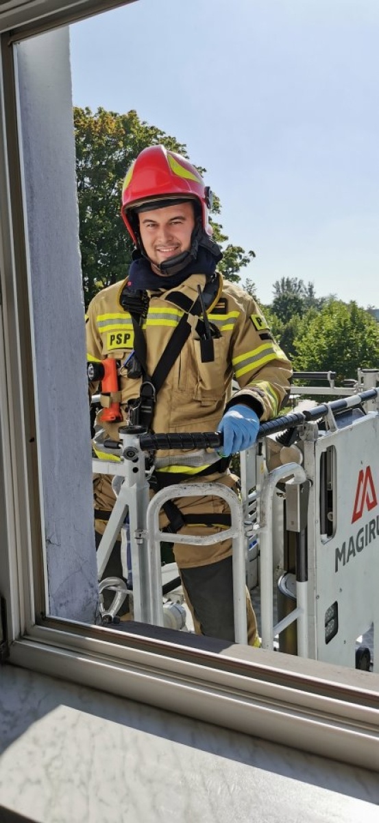 Zdjęcie w galerii na portalu naszwodzislaw.com: Bezpieczeństwo przede wszystkim. Ewakuacja w Urzędzie Miasta Rydułtowy wiadomości z regionu