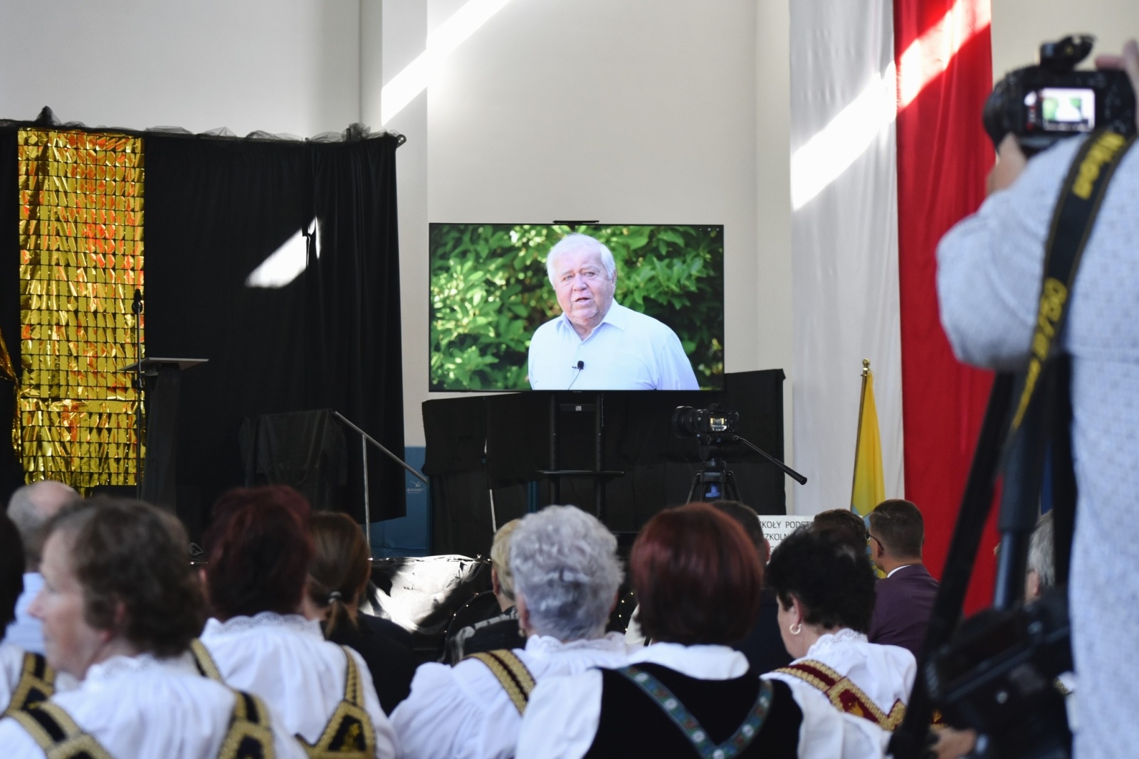 Zdjęcie w galerii na portalu naszwodzislaw.com: Franciszek Pieczka drogowskazem dla uczniów z Godowa wiadomości z regionu