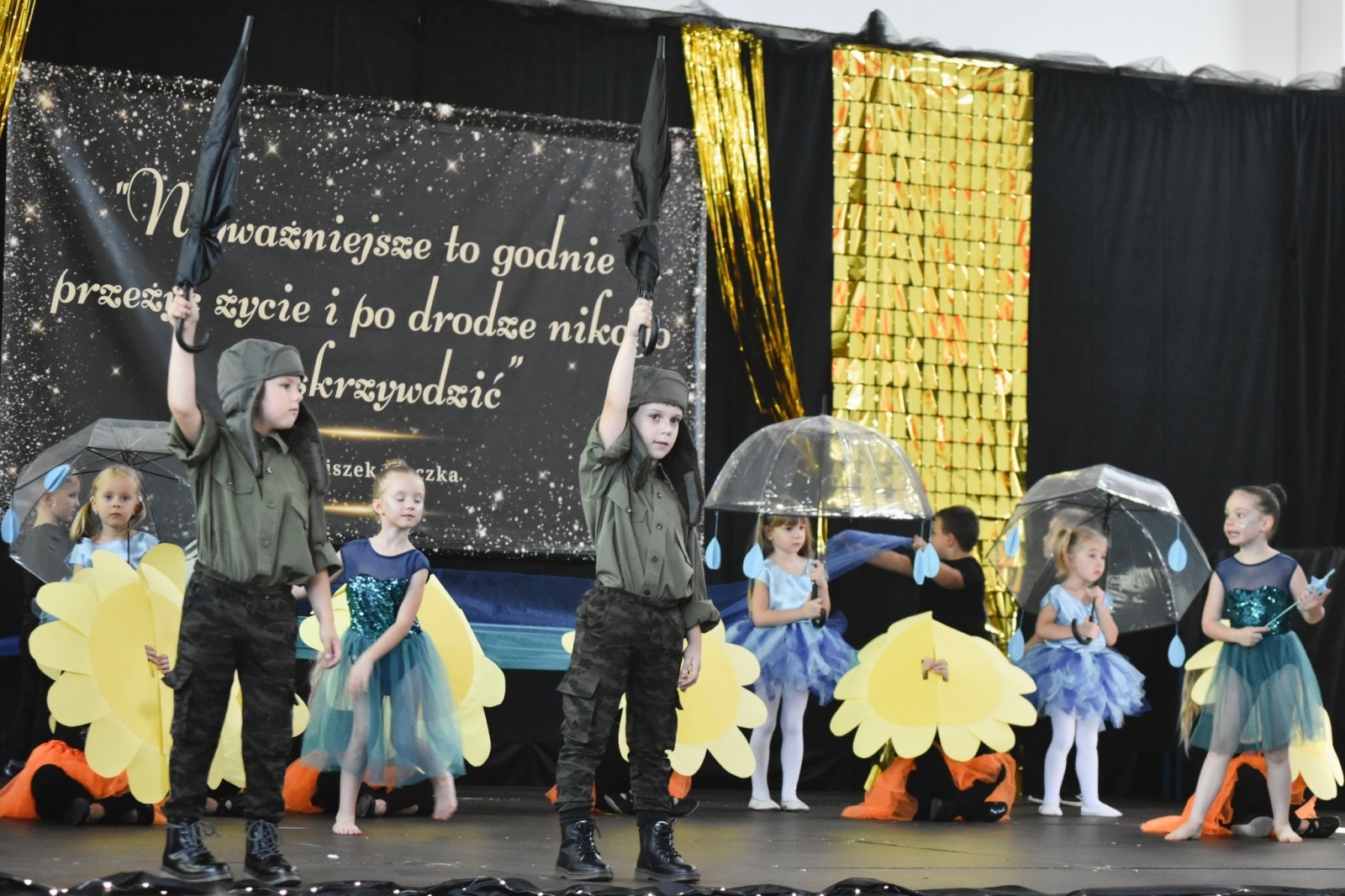 Zdjęcie w galerii na portalu naszwodzislaw.com: Franciszek Pieczka drogowskazem dla uczniów z Godowa wiadomości z regionu