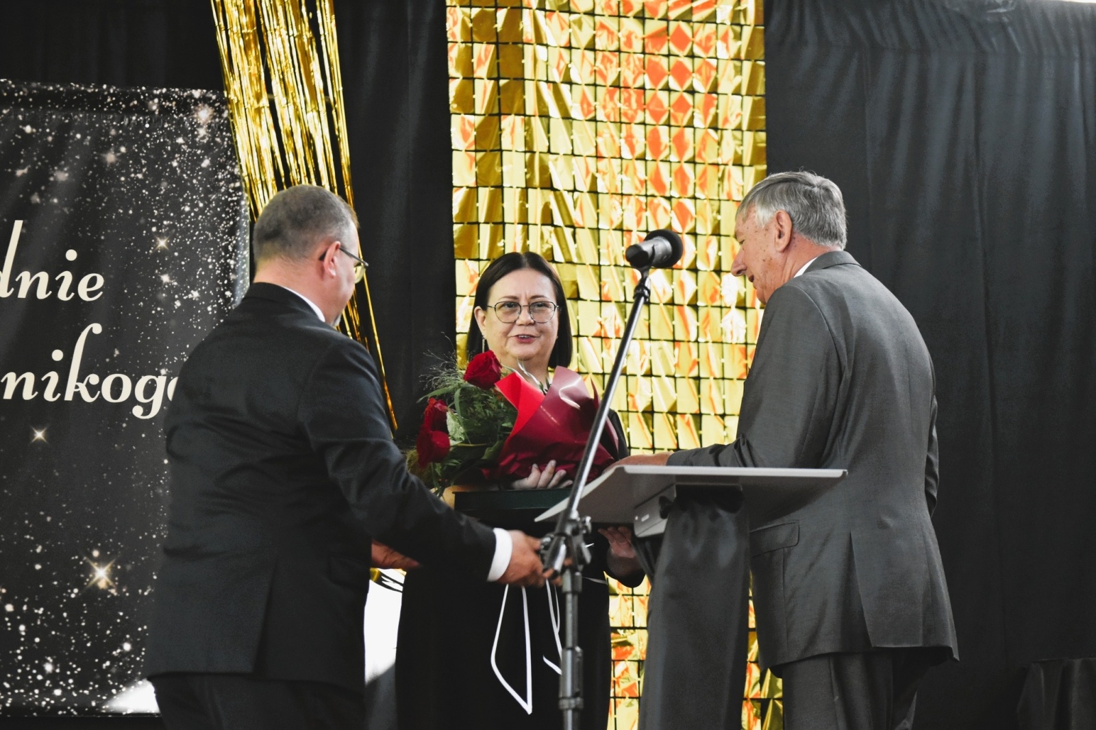 Zdjęcie w galerii na portalu naszwodzislaw.com: Franciszek Pieczka drogowskazem dla uczniów z Godowa wiadomości z regionu